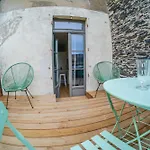 Joli Avec Terrasse - Proche Chateau - 2 Personnes *