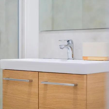 Joli Avec Terrasse - Proche Chateau - 2 Personnes Apartment *