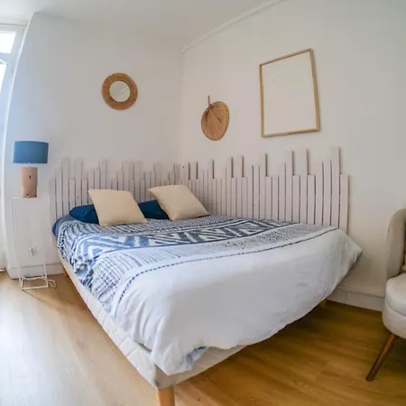Joli Avec Terrasse - Proche Chateau - 2 Personnes * Ανζέρ