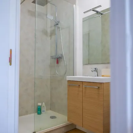 Apartment Joli Avec Terrasse - Proche Chateau - 2 Personnes